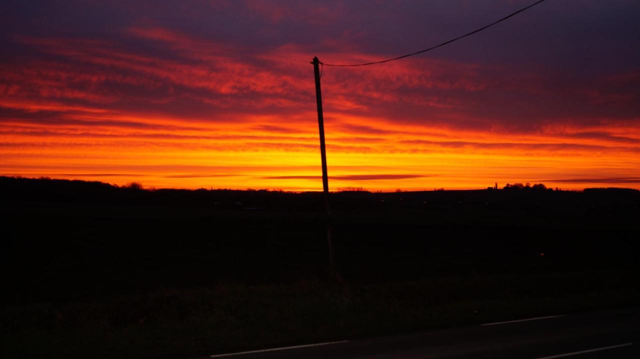 Sur La Route Des Monts Bailleul (Nord) Exterior foto